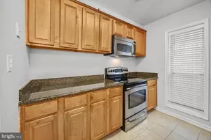 3175 Summit Square Dr, Oakton, VA 22124 - Photo 11