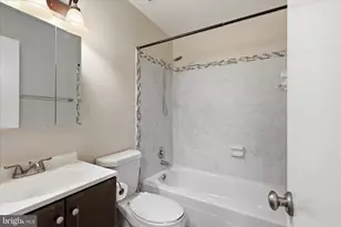 1637 Parkcrest Cir, Reston, VA 20190 - Photo 11