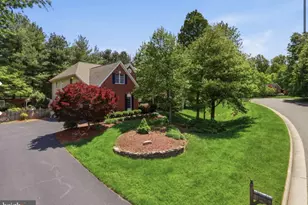 11514 Seneca Woods Ct, Great Falls, VA 22066 - Photo 5