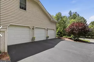 11514 Seneca Woods Ct, Great Falls, VA 22066 - Photo 3