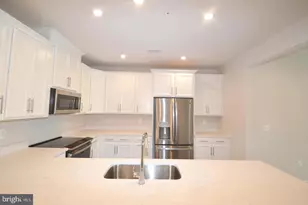 13518 Sayward Blvd, Herndon, VA 20171 - Photo 9
