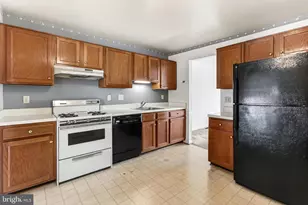 7403 Houndsbury Ct, Alexandria, VA 22315 - Photo 9