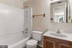7403 Houndsbury Ct, Alexandria, VA 22315 - Photo 23