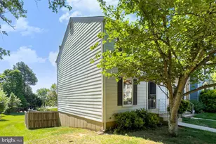 7403 Houndsbury Ct, Alexandria, VA 22315 - Photo 3