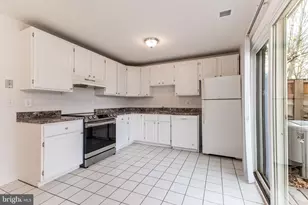 1183 Autumnhaze Ct, Herndon, VA 20170 - Photo 9