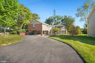 6036 Armstrong Ct, Alexandria, VA 22315 - Photo 3