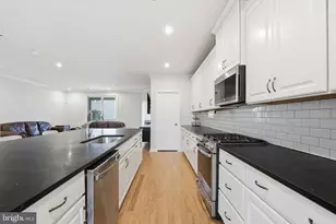 14421 Beckett Glen Cir, Chantilly, VA 20151 - Photo 7
