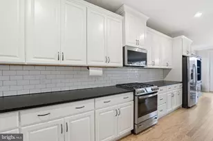 14421 Beckett Glen Cir, Chantilly, VA 20151 - Photo 3