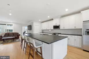 14421 Beckett Glen Cir, Chantilly, VA 20151 - Photo 5