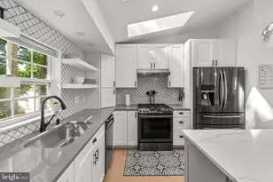 10901 Fox Sparrow Ct, Fairfax, VA 22032 - Photo 9
