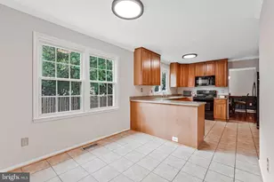 1603 Hiddenbrook Dr, Herndon, VA 20170 - Photo 9