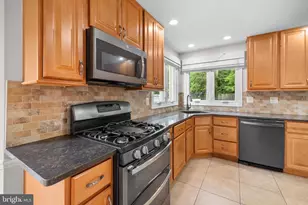 9597 Burnt Oak Dr, Fairfax Station, VA 22039 - Photo 11