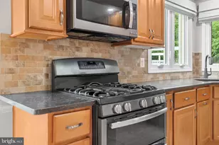9597 Burnt Oak Dr, Fairfax Station, VA 22039 - Photo 17