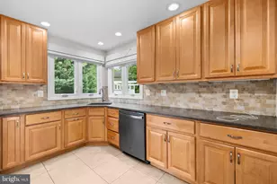 9597 Burnt Oak Dr, Fairfax Station, VA 22039 - Photo 15