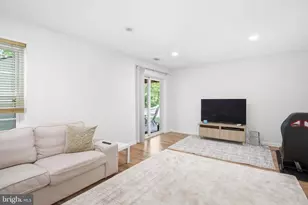 10582 Reed's Landing Cir, Burke, VA 22015 - Photo 23