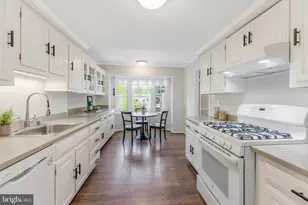 3195 Stonehurst Dr, Fairfax, VA 22031 - Photo 15