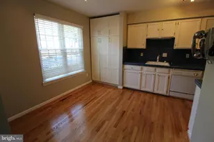 6055 Meyers Landing Ct, Burke, VA 22015 - Photo 7