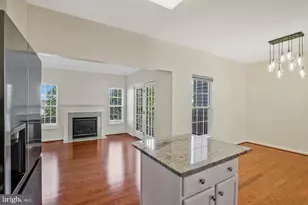 8034 Horseshoe Cottage Cir, Lorton, VA 22079 - Photo 3