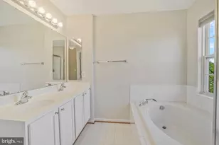 8034 Horseshoe Cottage Cir, Lorton, VA 22079 - Photo 17