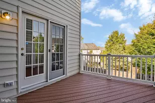 8034 Horseshoe Cottage Cir, Lorton, VA 22079 - Photo 9