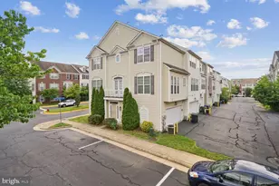 5066 Village Fountain Pl, Centreville, VA 20120 - Photo 3
