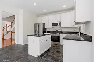 5066 Village Fountain Pl, Centreville, VA 20120 - Photo 11