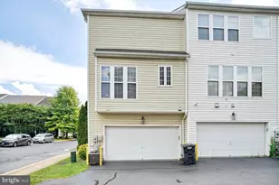5066 Village Fountain Pl, Centreville, VA 20120 - Photo 7