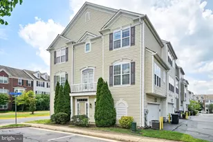 5066 Village Fountain Pl, Centreville, VA 20120 - Photo 5