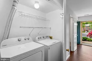 9348 McCarthy Woods Ct, Burke, VA 22015 - Photo 5