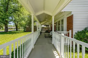 13042 Maple View Ln, Fairfax, VA 22033 - Photo 9