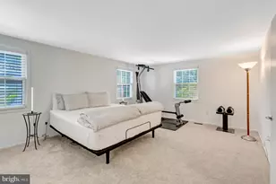 13042 Maple View Ln, Fairfax, VA 22033 - Photo 33