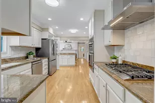 13008 Melville Ln, Fairfax, VA 22033 - Photo 11