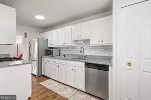 14492 Four Chimney Dr, Centreville, VA 20120 - Photo 7