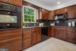 7814 Friars Ct, Alexandria, VA 22306 - Photo 17
