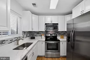 1957 Villaridge Dr, Reston, VA 20191 - Photo 3