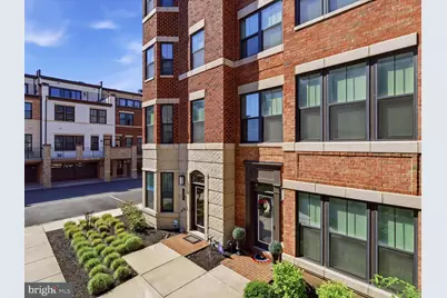 213 Market Square NW #19, Vienna, VA 22180 - Photo 1