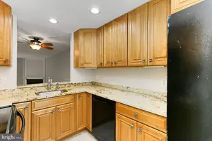 11931 Redtree Way, Reston, VA 20194 - Photo 15