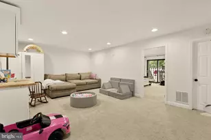11170 Forest Edge Dr, Reston, VA 20190 - Photo 25