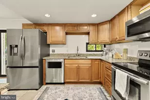 11170 Forest Edge Dr, Reston, VA 20190 - Photo 9
