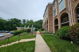 2621 Wagon Dr, Alexandria, VA 22303 - Photo 3