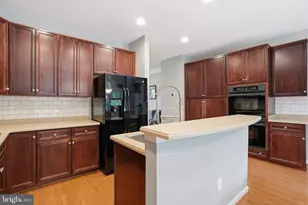 8133 Dove Cottage Ct, Lorton, VA 22079 - Photo 9
