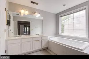 13118 Rose Petal Cir, Herndon, VA 20171 - Photo 17