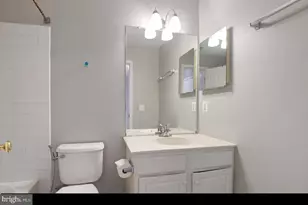13118 Rose Petal Cir, Herndon, VA 20171 - Photo 23