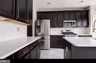 13118 Rose Petal Cir, Herndon, VA 20171 - Photo 3