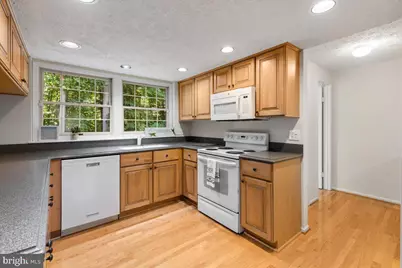 7805 Roundabout Way, Springfield, VA 22153 - Photo 15