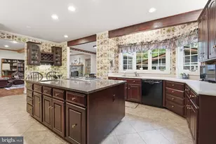 8605 Cherry Dr, Fairfax, VA 22031 - Photo 19