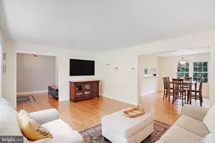 7628 Gralnick Pl, Springfield, VA 22153 - Photo 9