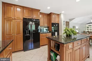 5947 Burnside Landing Dr, Burke, VA 22015 - Photo 15