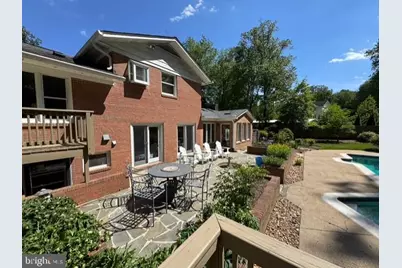 4908 Bradford Drive, Annandale, VA 22003 - Photo 9