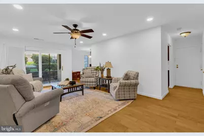 527 Florida Avenue #T2, Herndon, VA 20170 - Photo 3